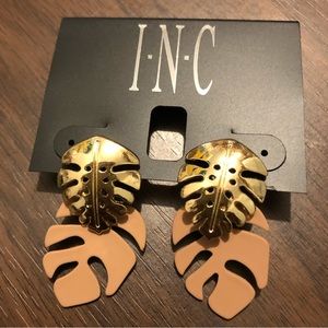 1” INC Gold Tone Leaves Dangle Drop Earrings Screw Back Closure #B26